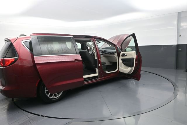 Used 2022 Chrysler Voyager LX FWD image 12