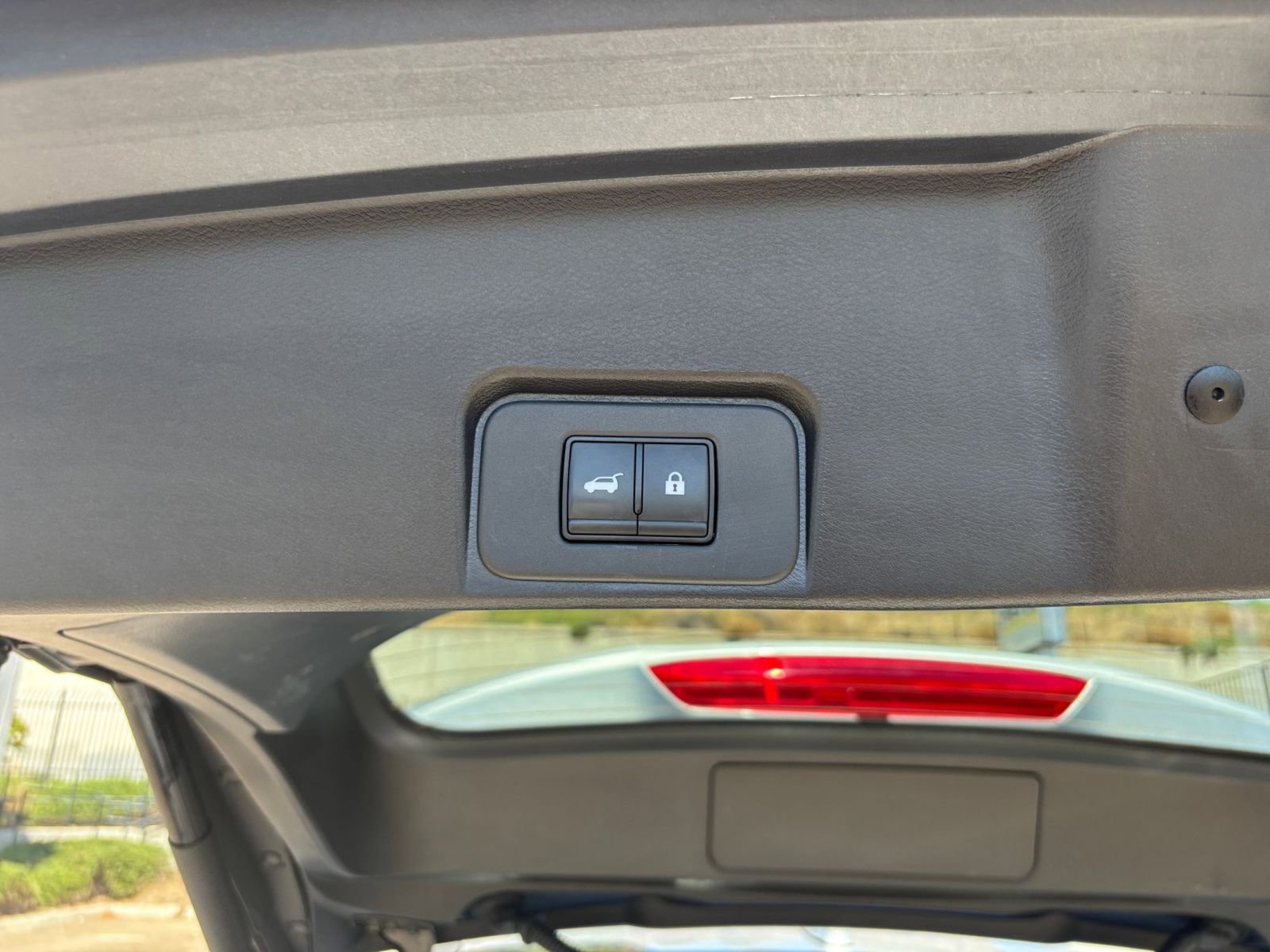 Used 2025 Nissan Rogue SV AWD/4WD image 23