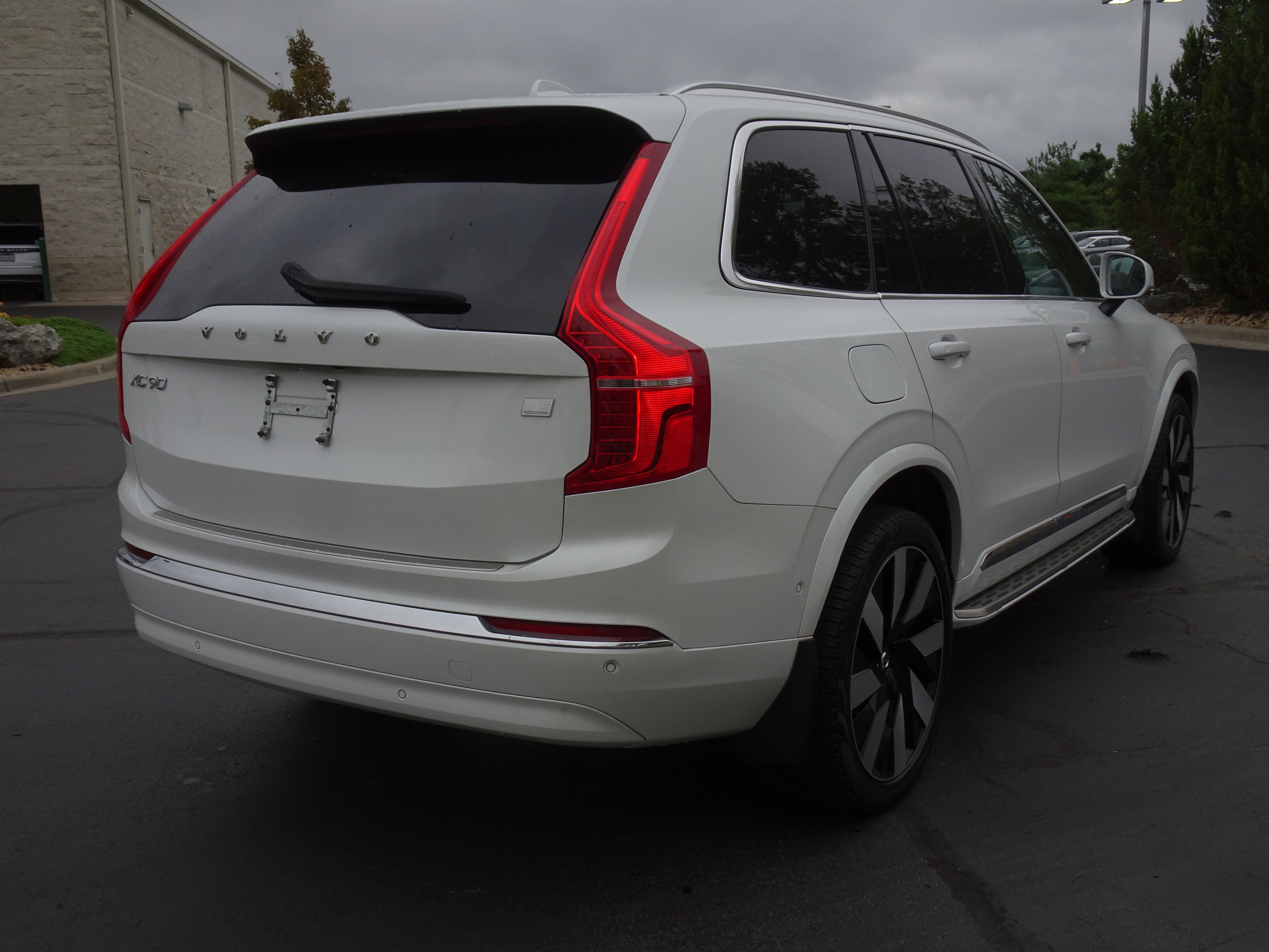 Used 2023 Volvo XC90 T8 Ultimate w/ Lounge Package AWD/4WD image 6