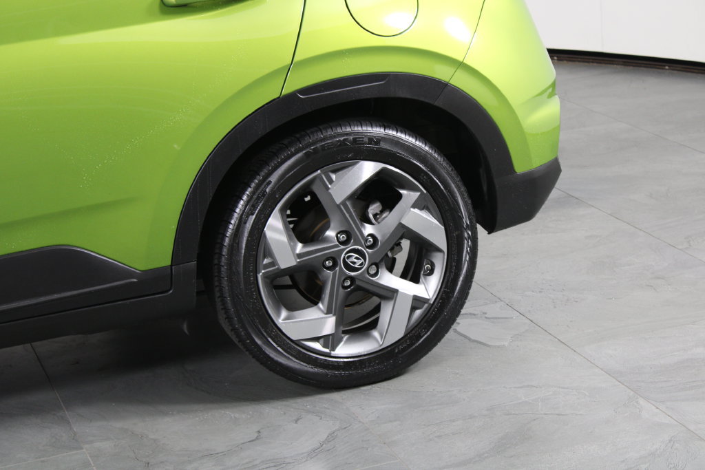 Certified 2024 Hyundai Venue SEL FWD image 15