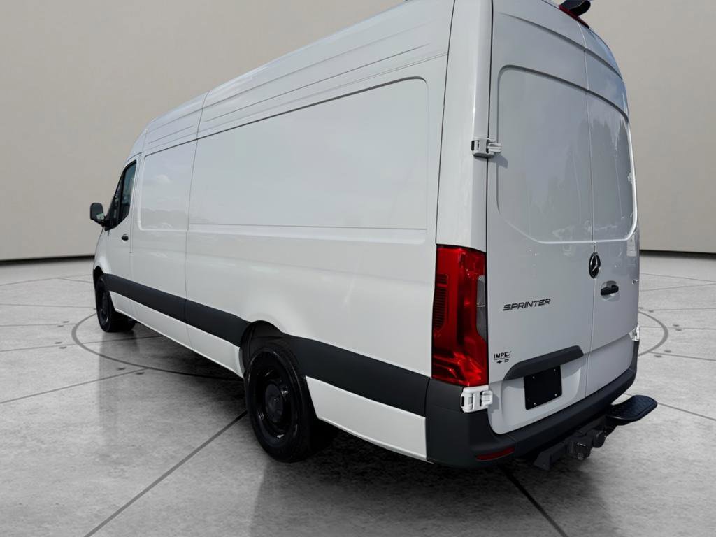 Used 2025 Mercedes-Benz Sprinter 2500 image 4