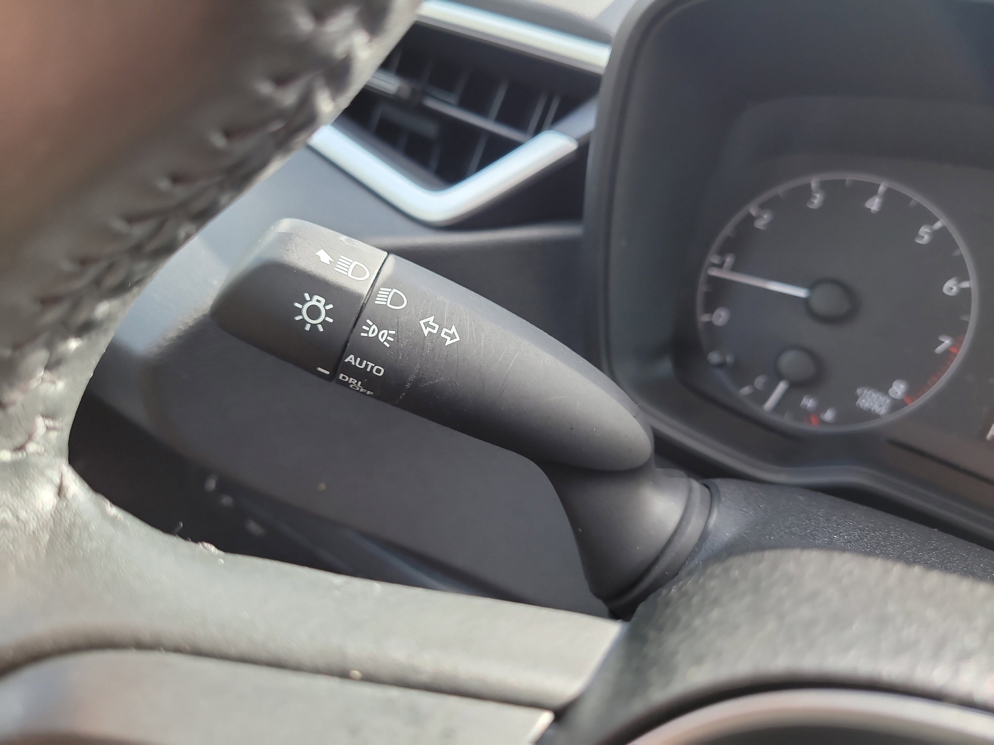 Certified 2025 Toyota Corolla SE image 30