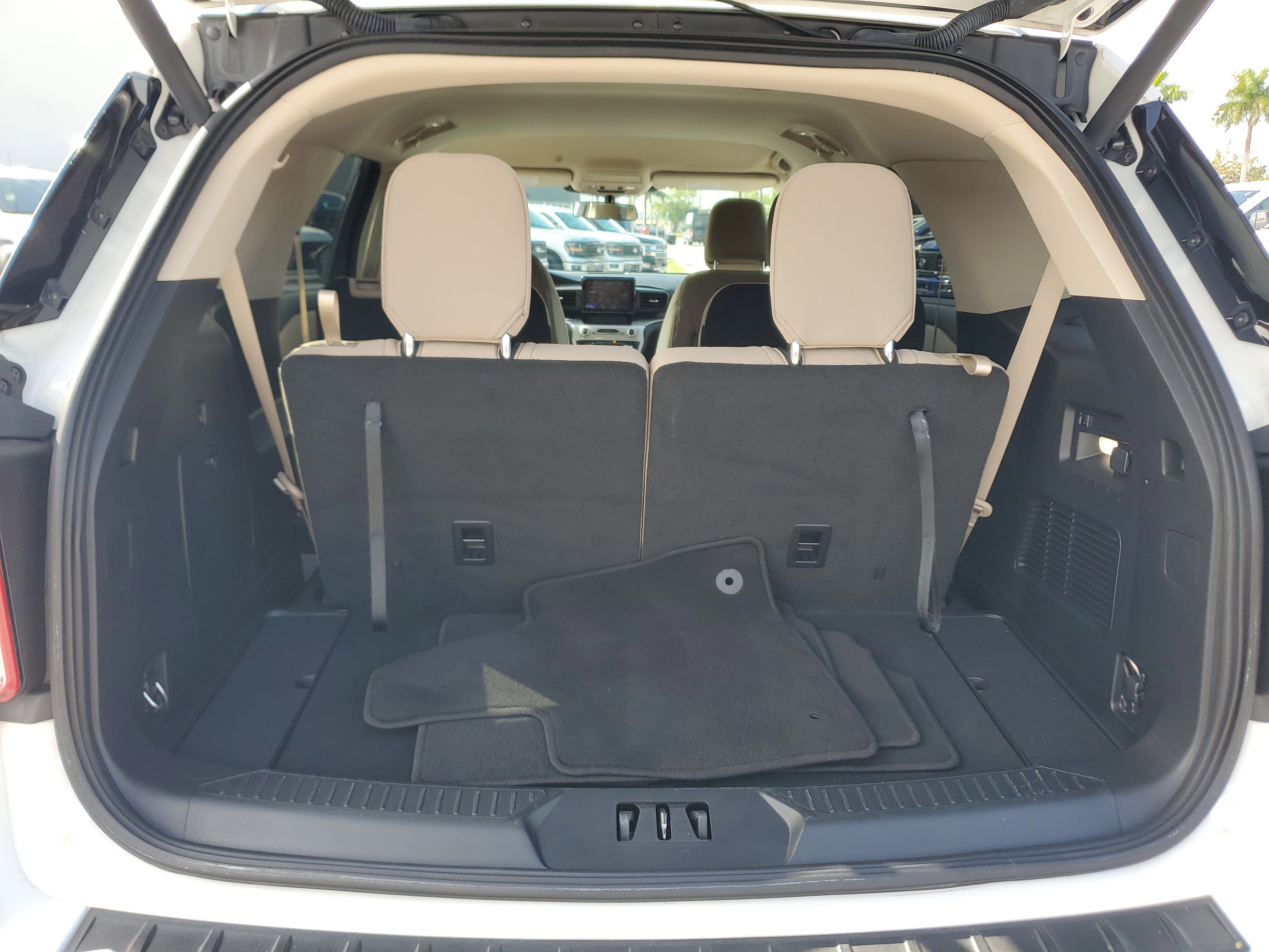 Used 2022 Ford Explorer XLT image 16