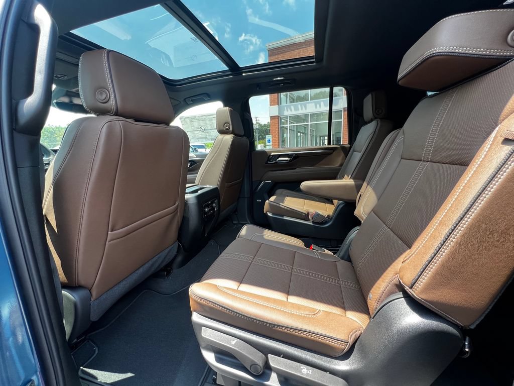 New 2026 Chevrolet Suburban High Country AWD/4WD image 18
