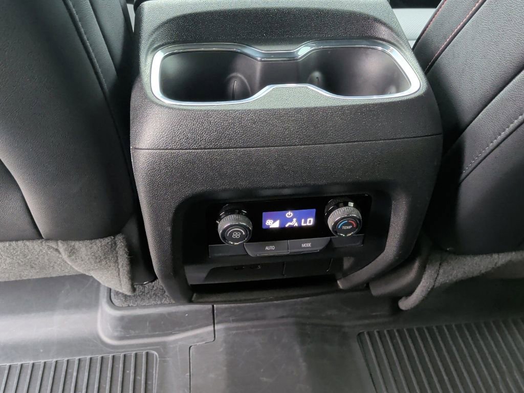 Used 2025 Chevrolet Traverse Z71 AWD/4WD image 37