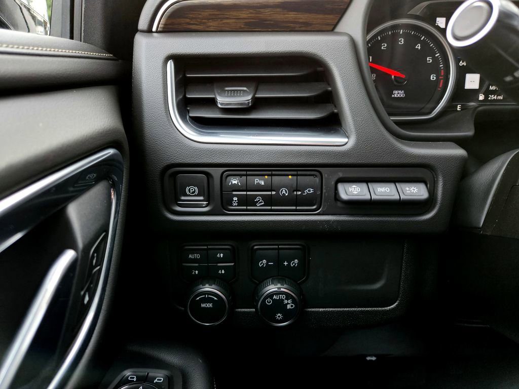 Used 2021 Chevrolet Suburban Premier image 12