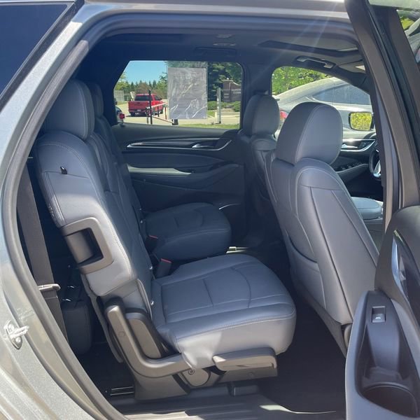 Used 2023 Buick Enclave Essence w/ Experience Buick Package AWD/4WD image 17