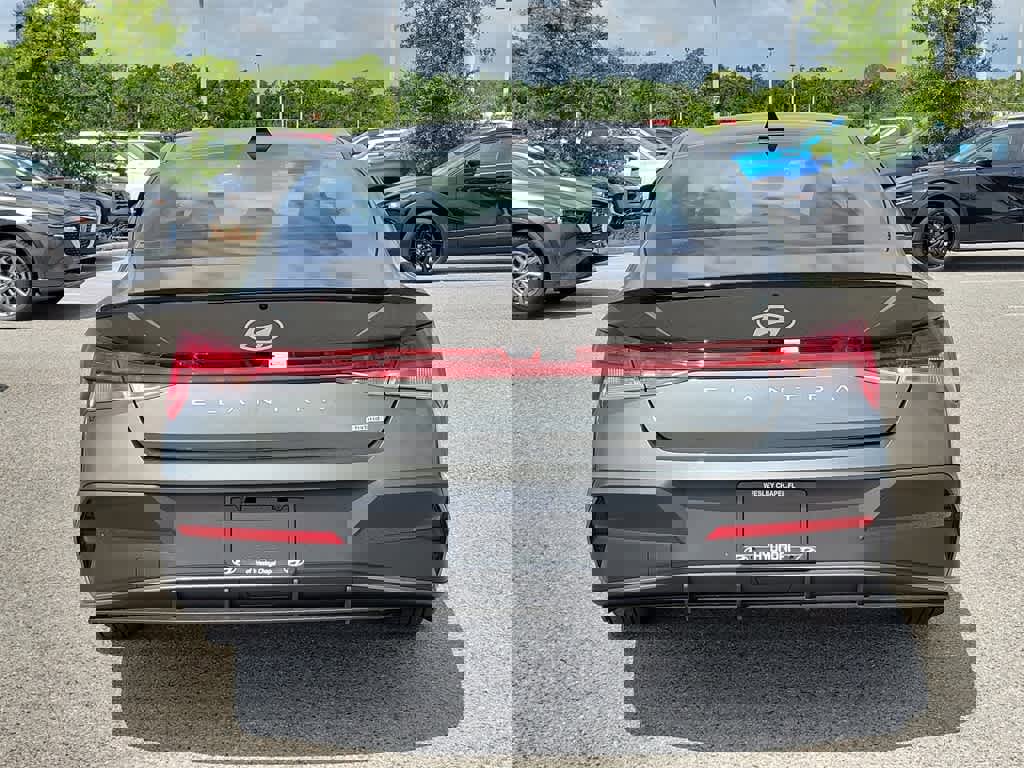 New 2025 Hyundai Elantra SEL image 8