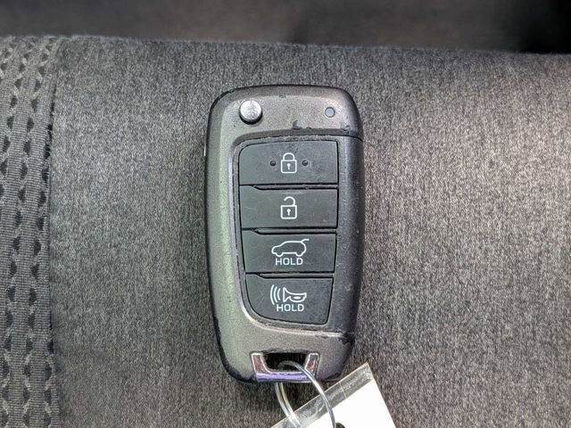 Used 2019 Hyundai Santa Fe SE image 28