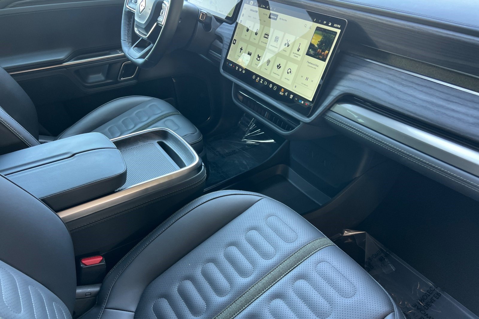 Used 2024 Rivian R1S Adventure AWD/4WD image 29