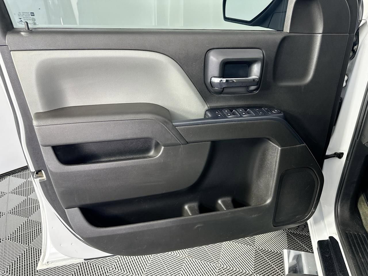 Used 2017 Chevrolet Silverado 1500 Custom w/ Custom Convenience Package AWD/4WD image 18