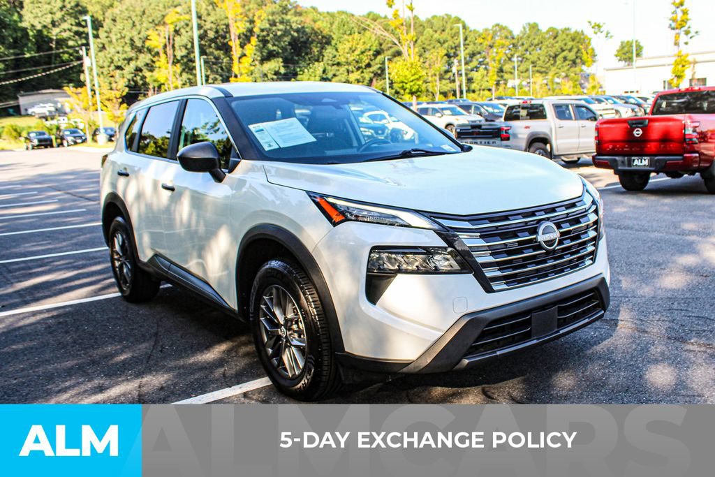 Used 2024 Nissan Rogue S FWD image 3