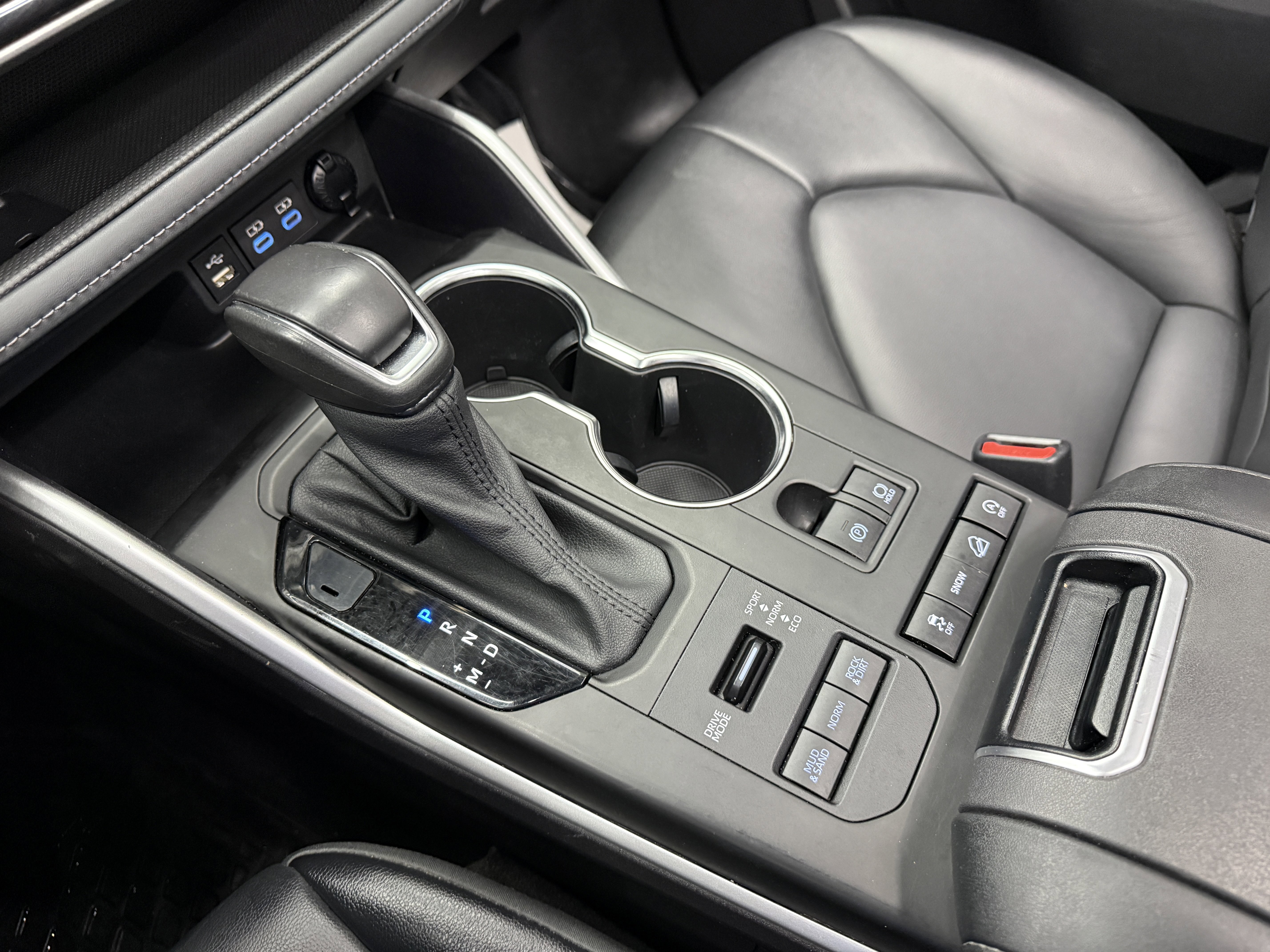 Used 2022 Toyota Highlander XLE AWD/4WD image 21