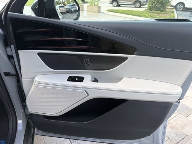 New 2026 Lincoln Nautilus Premier AWD/4WD image 17
