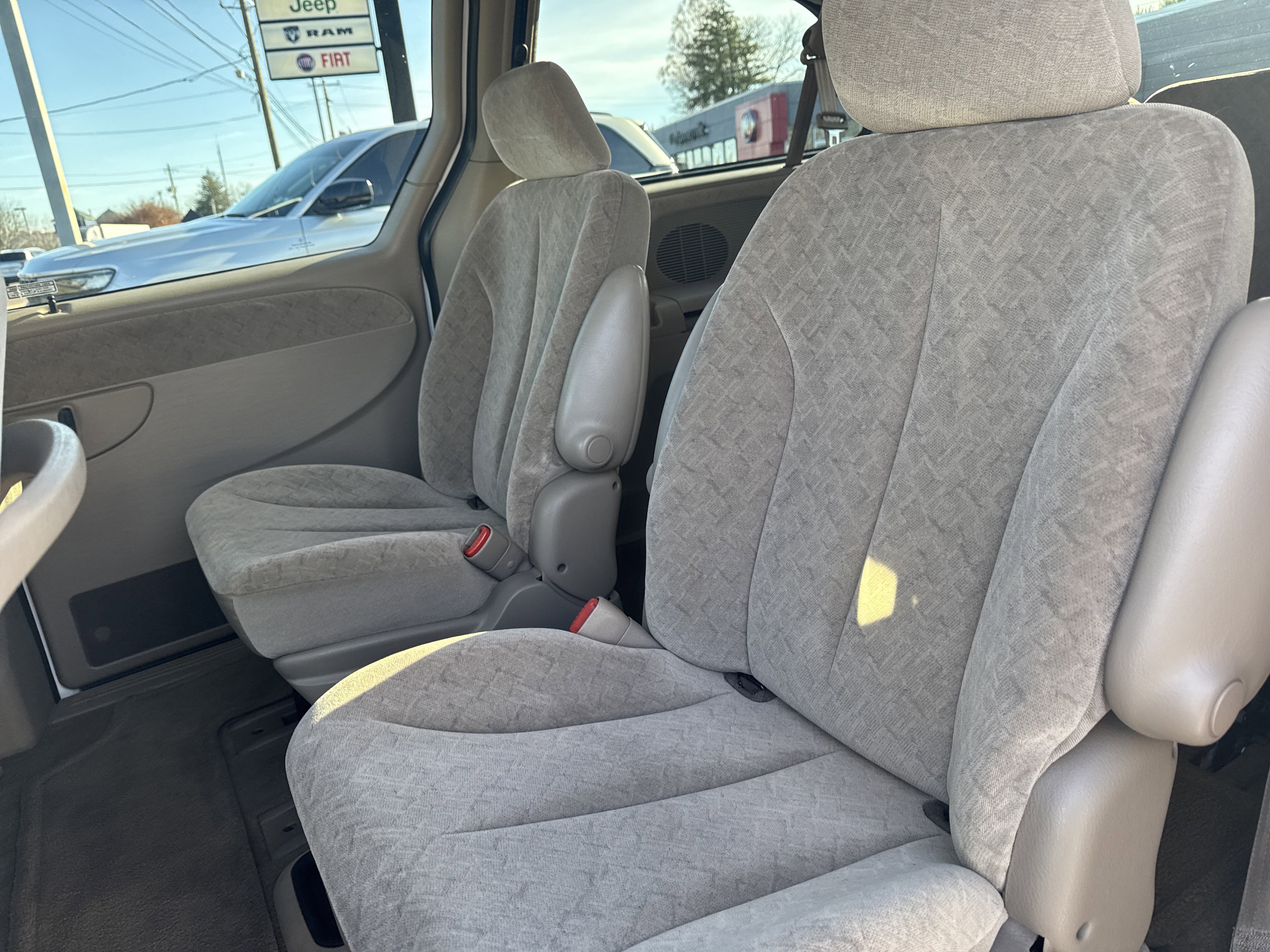 Used 2001 Dodge Grand Caravan ES image 9
