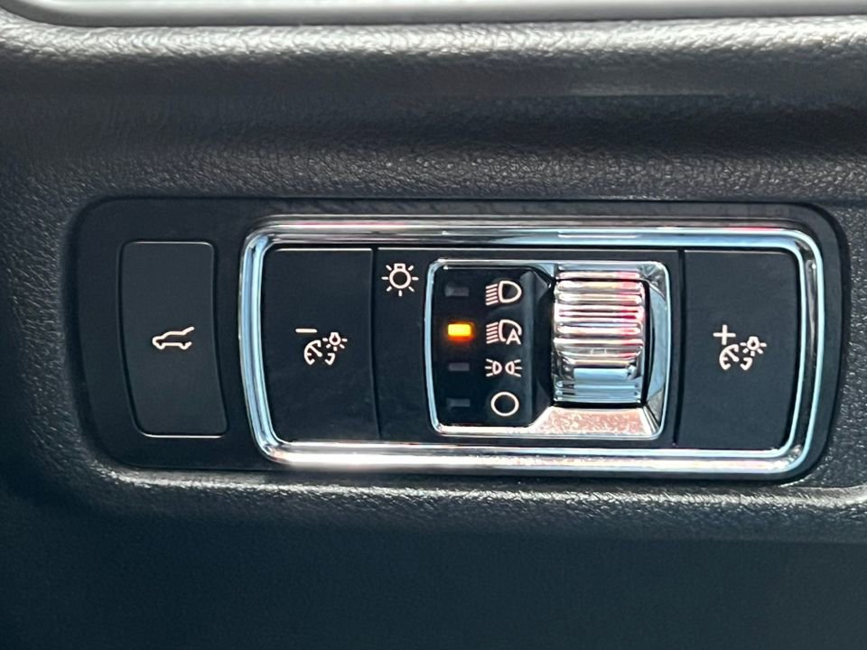 Used 2022 Lincoln Corsair AWD w/ Premium Package image 17