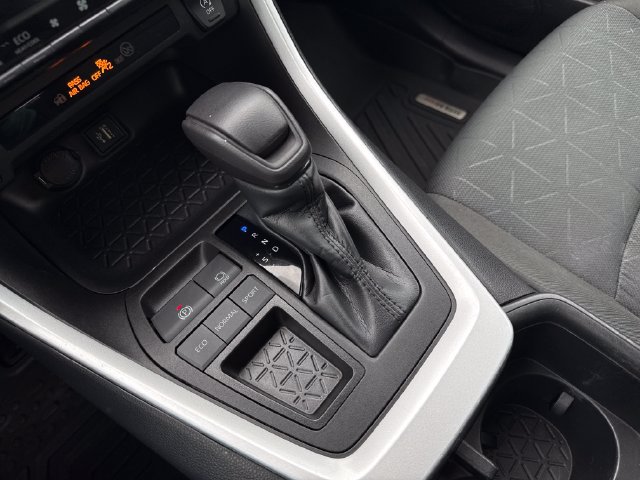 Used 2023 Toyota RAV4 XLE w/ Convenience Package FWD image 29