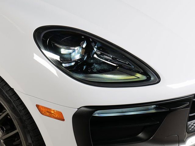 Certified 2023 Porsche Macan Turbo AWD/4WD image 32