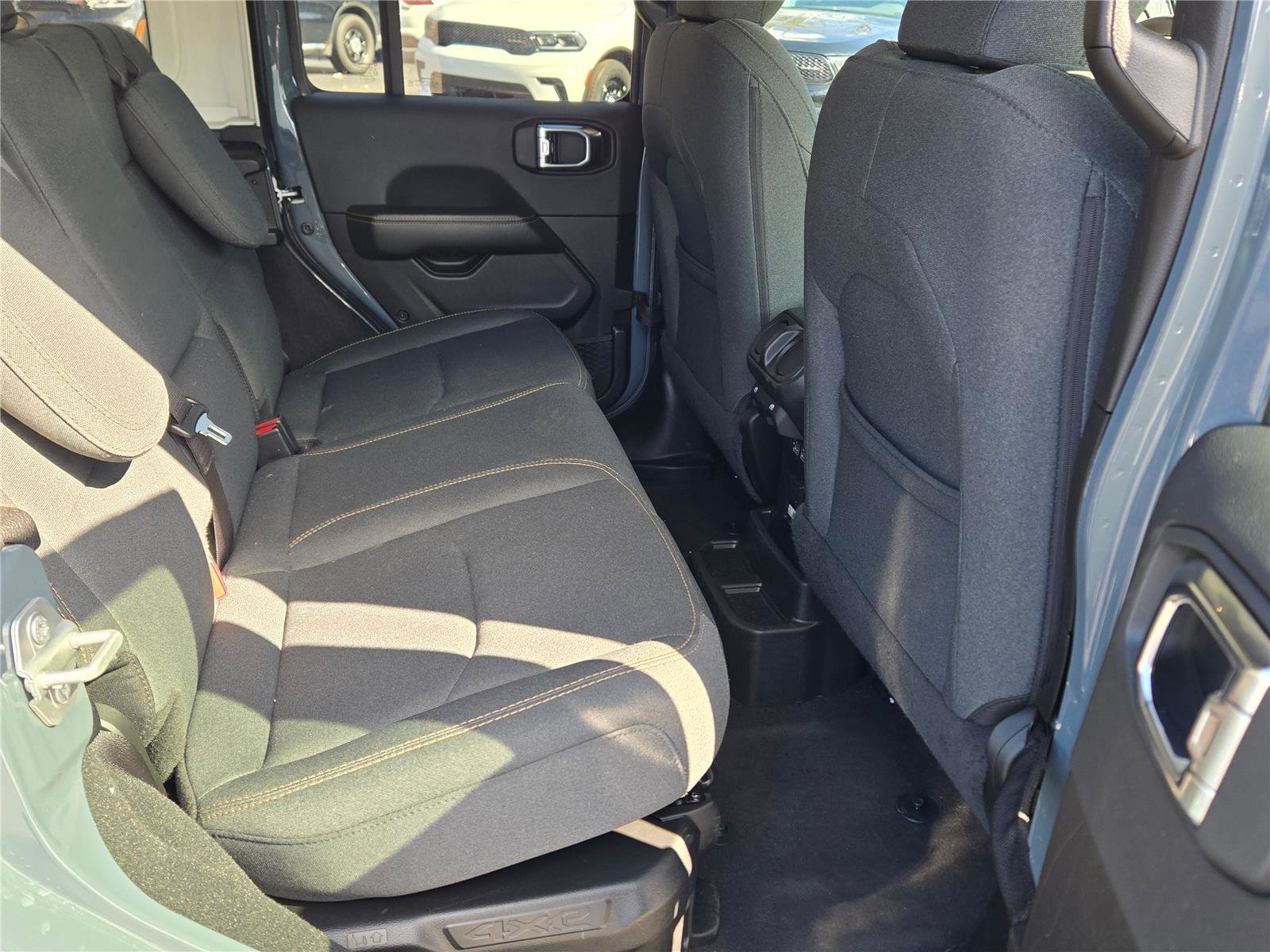 Used 2025 Jeep Wrangler Sahara AWD/4WD image 7