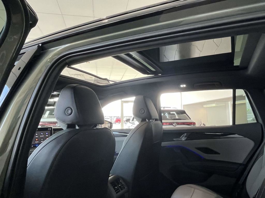 New 2026 Volkswagen Tiguan SE R-Line image 13