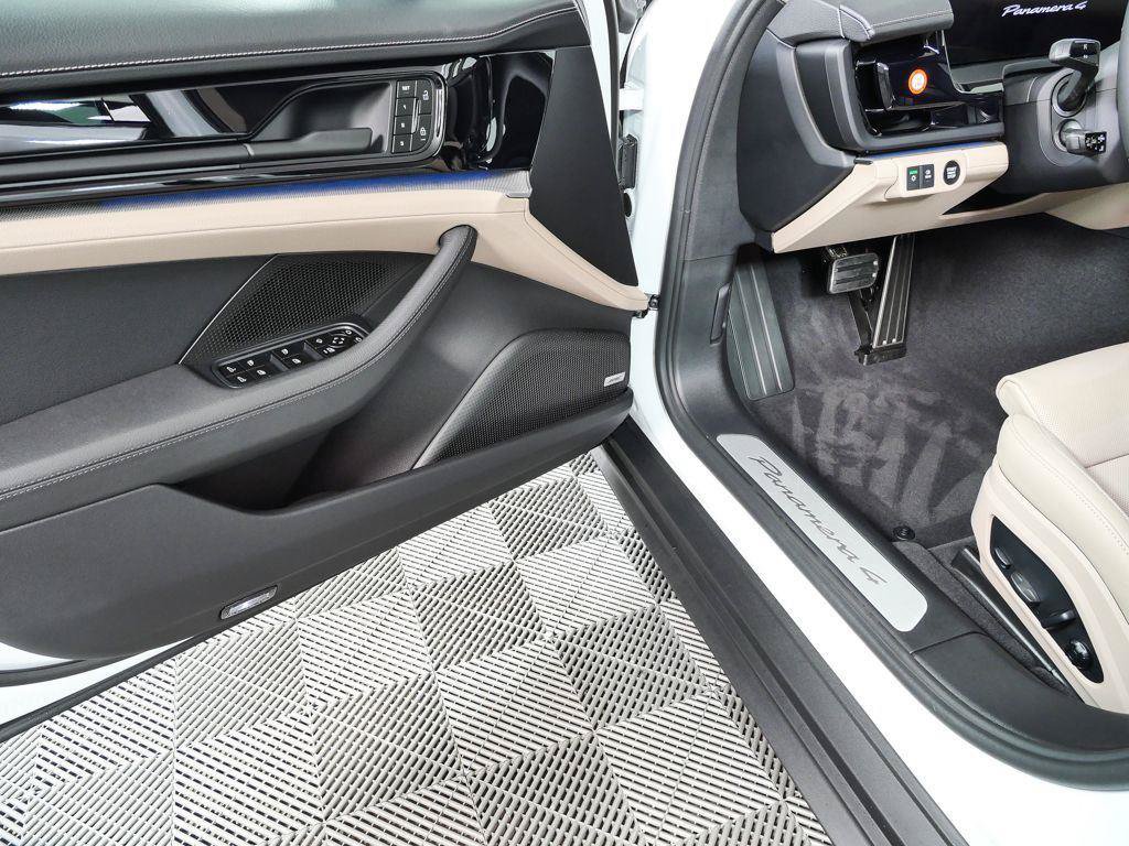 New 2026 Porsche Panamera 4 AWD/4WD image 8