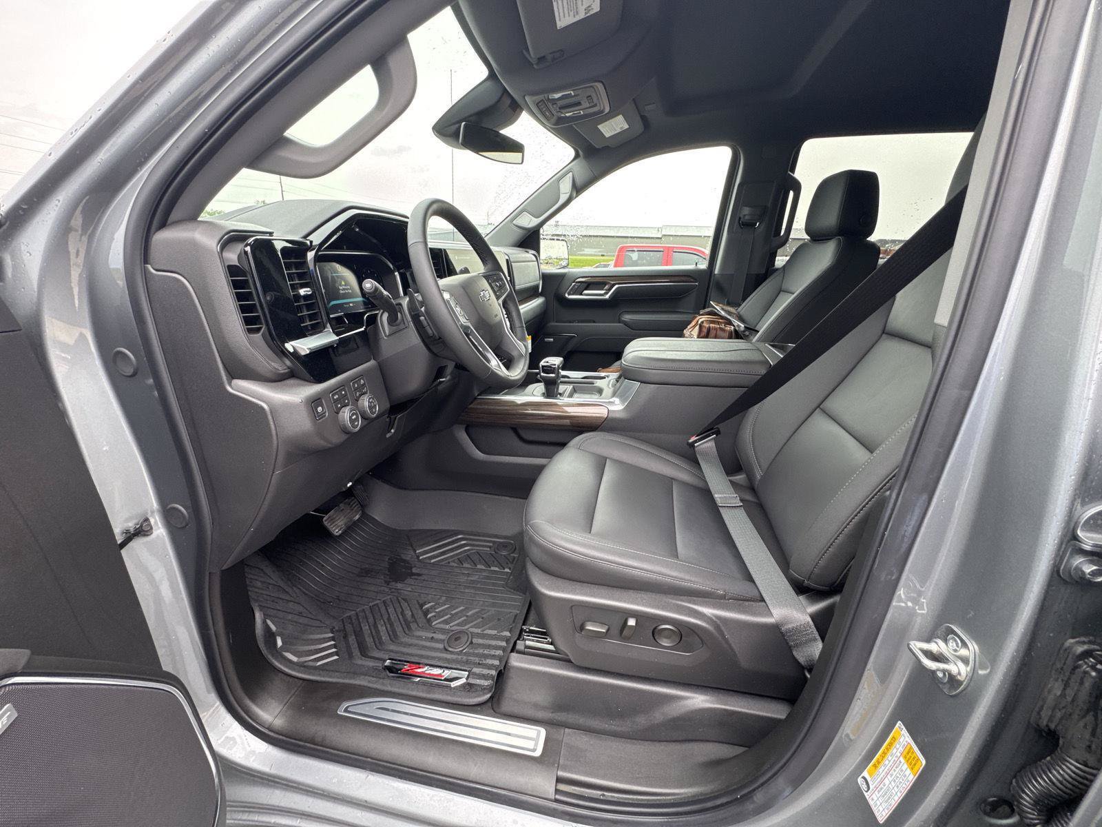 Used 2026 Chevrolet Silverado 1500 LT Trail Boss w/ LT Trail Boss Premium Package AWD/4WD image 7