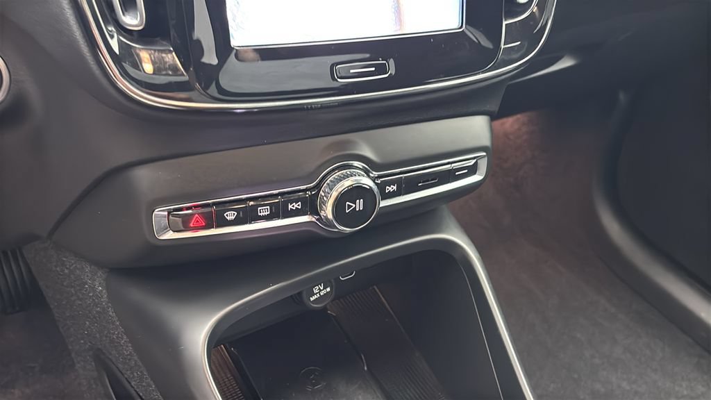 Used 2023 Volvo XC40 B5 Plus w/ Climate Package AWD/4WD image 24