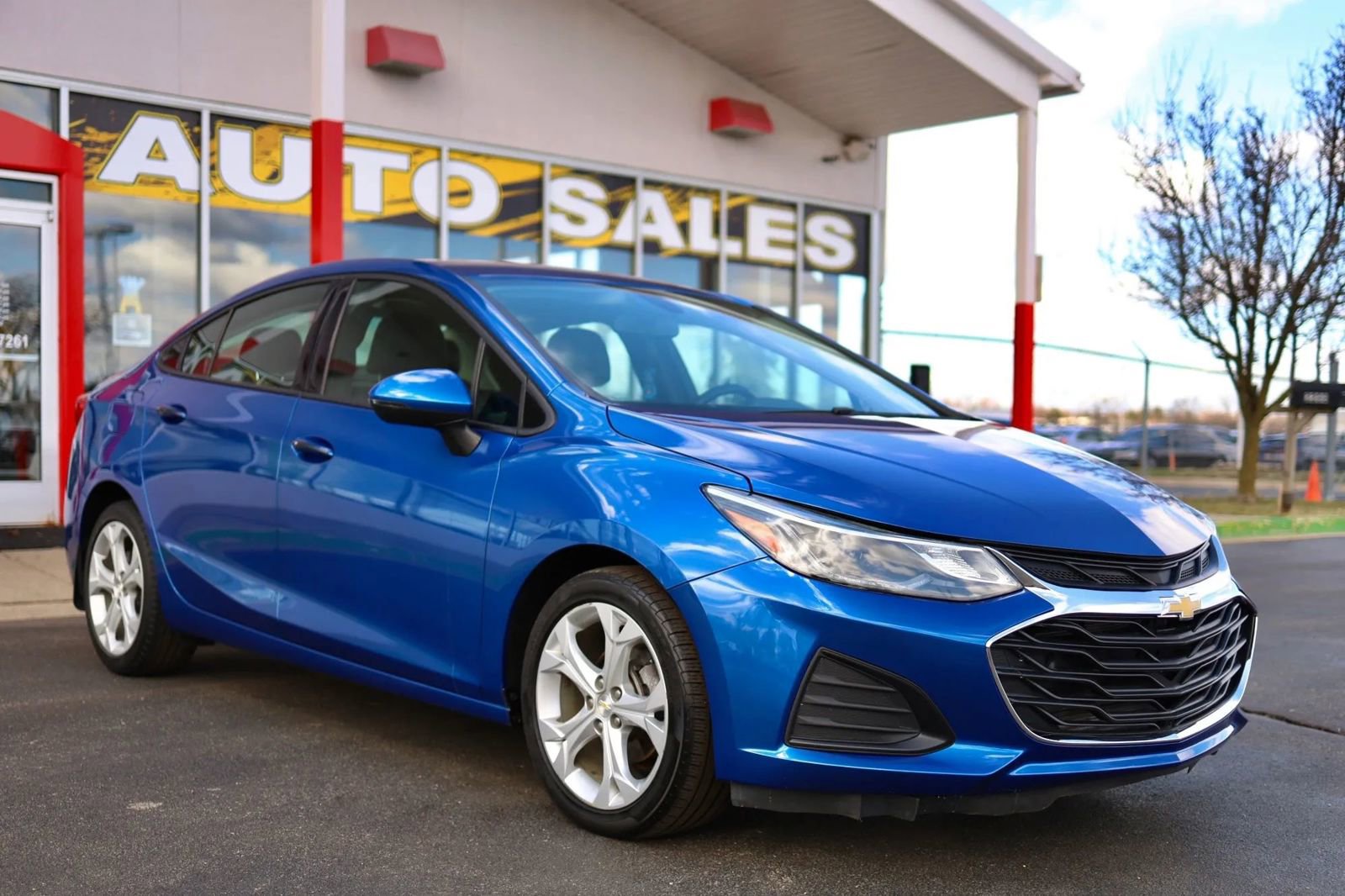 Used 2018 Chevrolet Cruze Premier FWD image 3