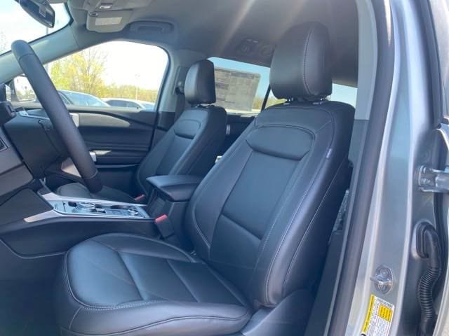 New 2024 Ford Explorer XLT w/ Equipment Group 202A AWD/4WD image 12