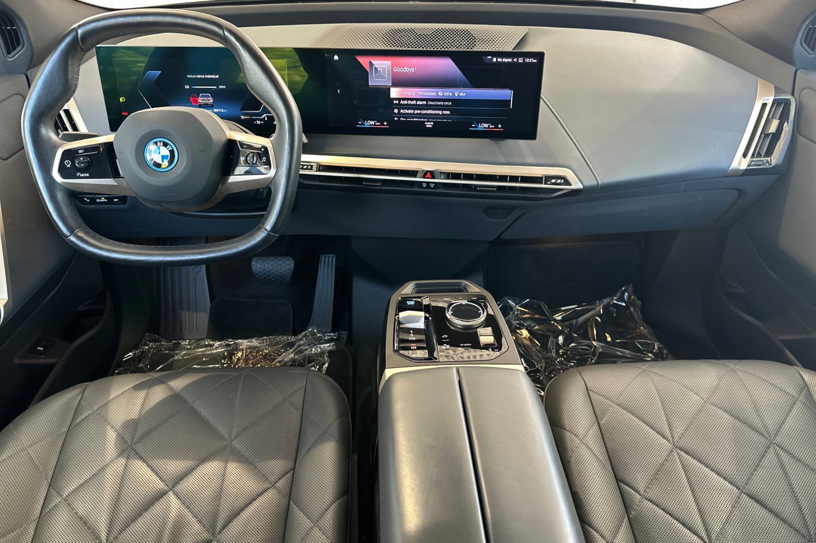 Used 2023 BMW iX xDrive50 w/ Sport Package AWD/4WD image 17