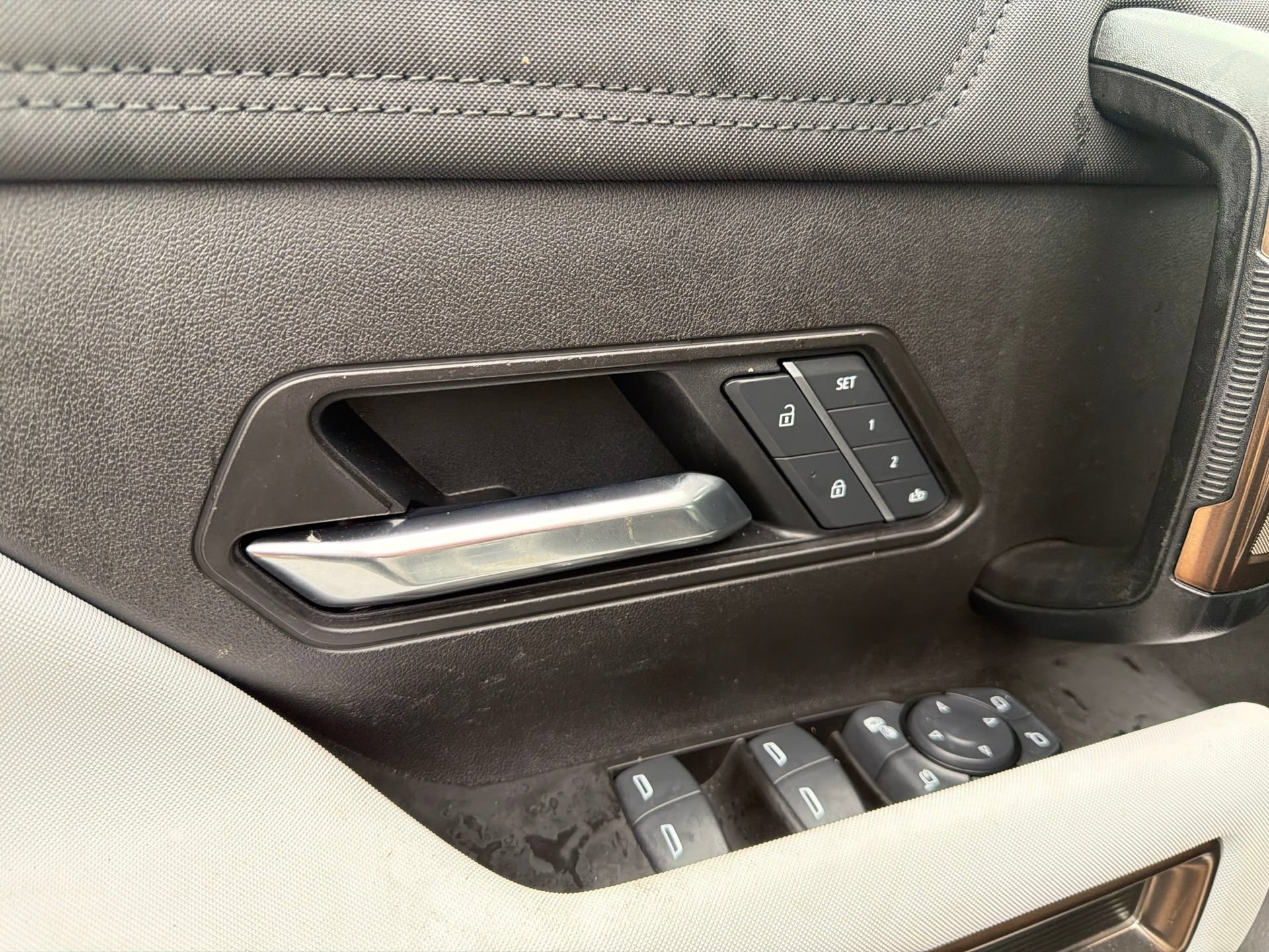 Used 2025 GMC Hummer EV 2X w/ LPO, Sport Package AWD/4WD image 17