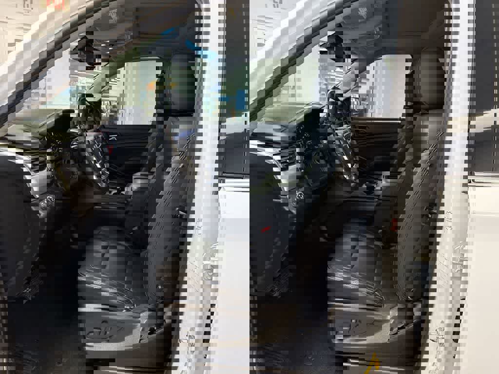 Used 2018 GMC Yukon SLT w/ Open Road Package image 16