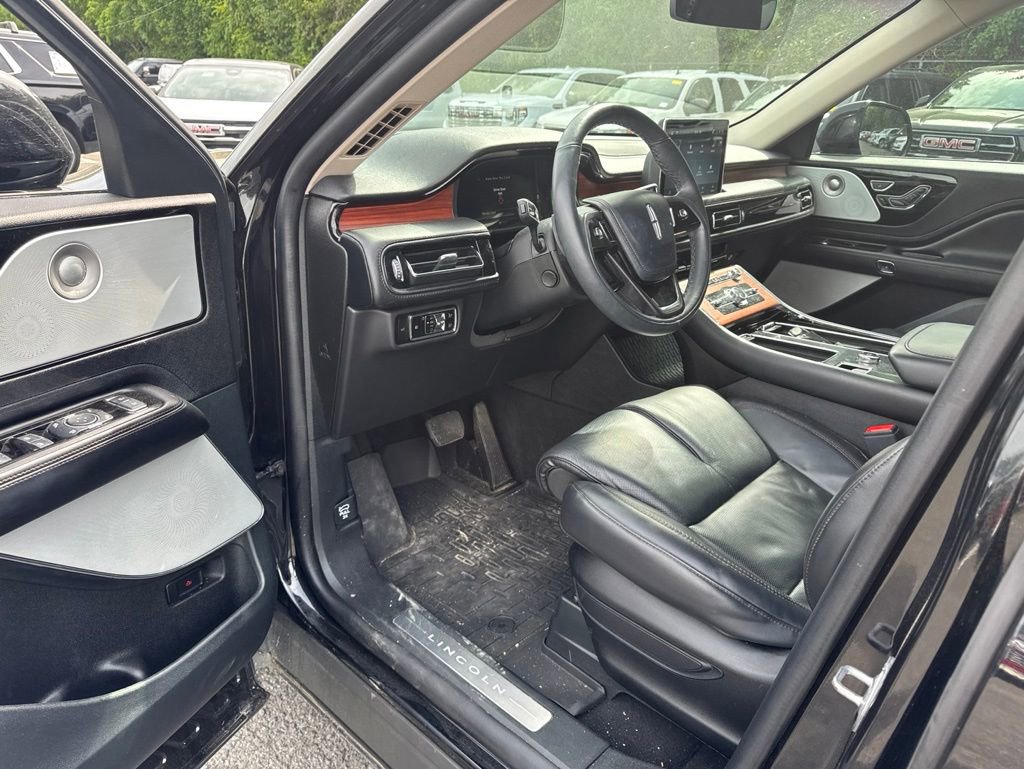 Used 2023 Lincoln Aviator Reserve w/ Equipment Group 201A AWD/4WD image 9