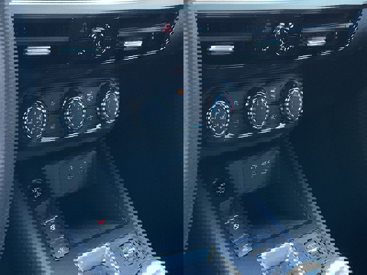 New 2026 Nissan Kicks S image 32