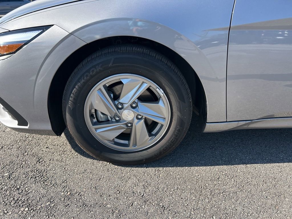 Used 2025 Hyundai Elantra SE image 47