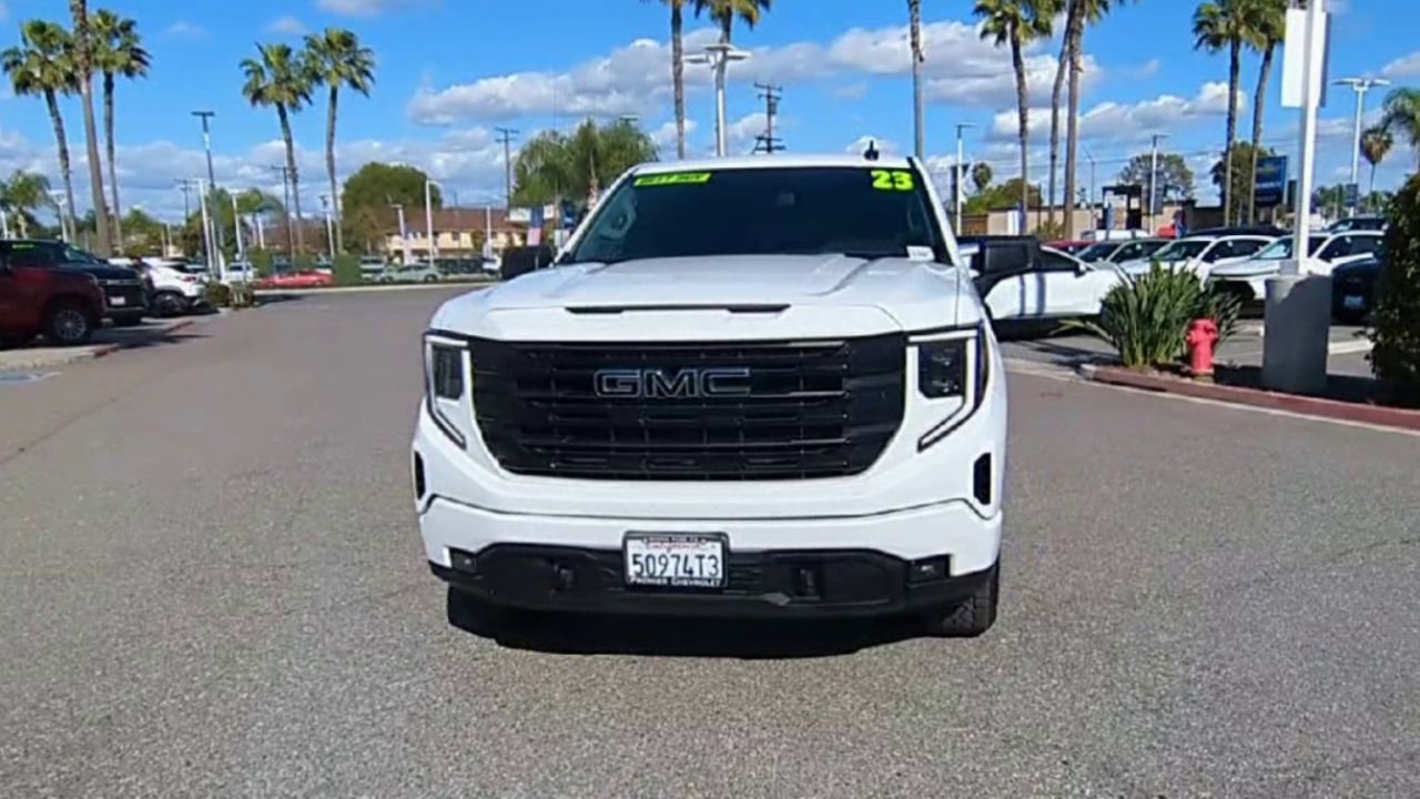 Used 2023 GMC Sierra 1500 Elevation image 3