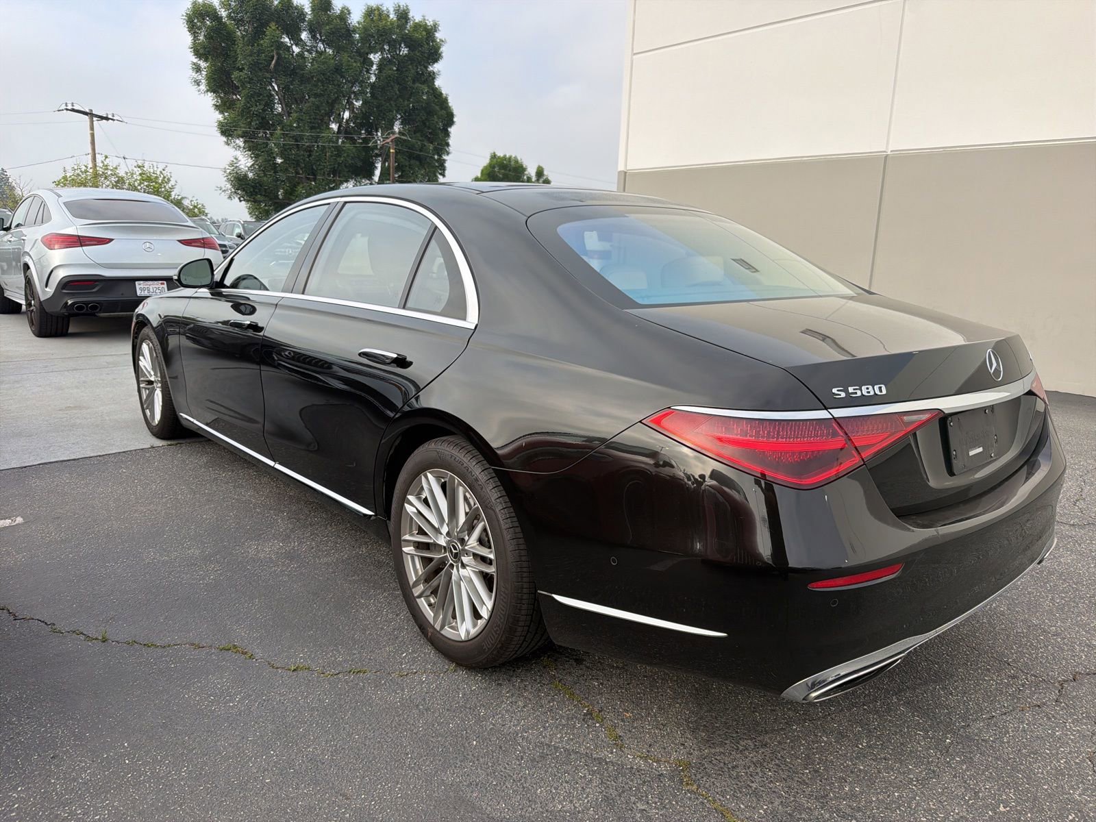 Used 2021 Mercedes-Benz S 580 4MATIC Sedan image 3