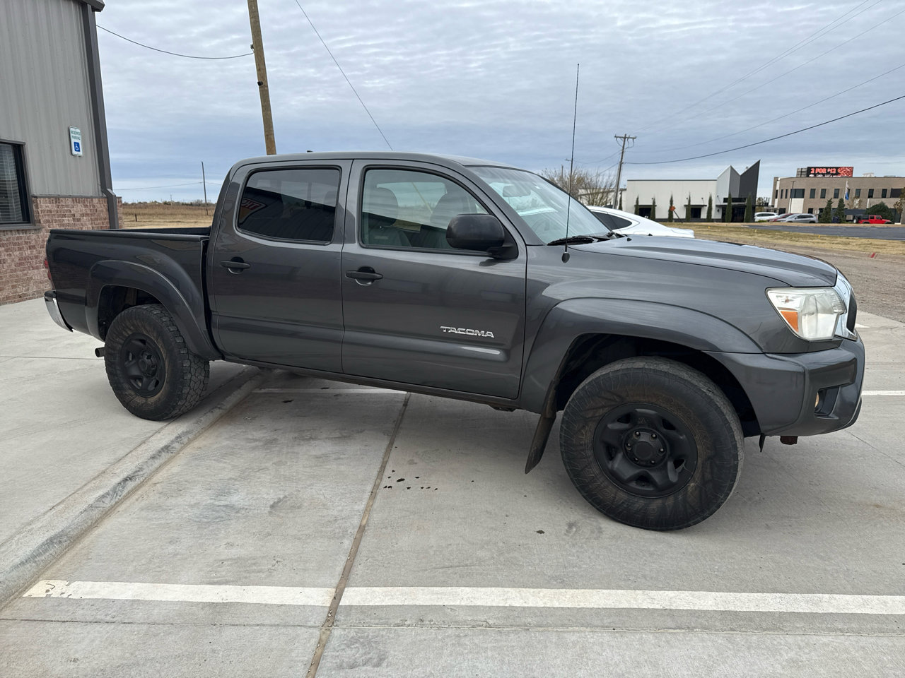 Used 2014 Toyota Tacoma 4x4 Double Cab w/ SR5 Package image 6