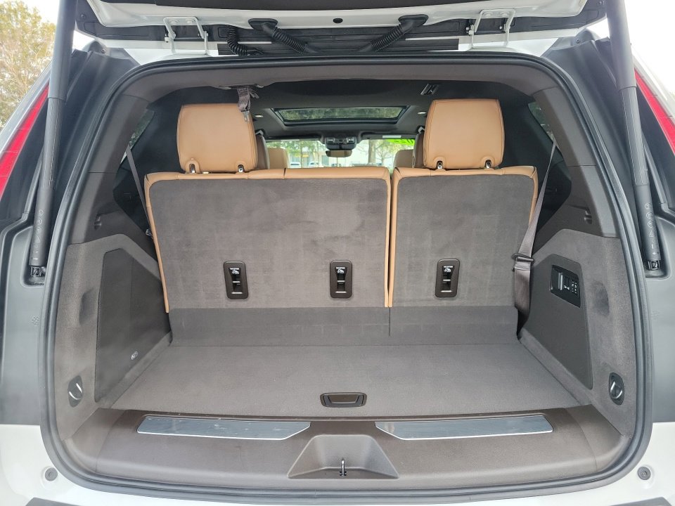 Used 2022 Cadillac Escalade Premium Luxury image 15