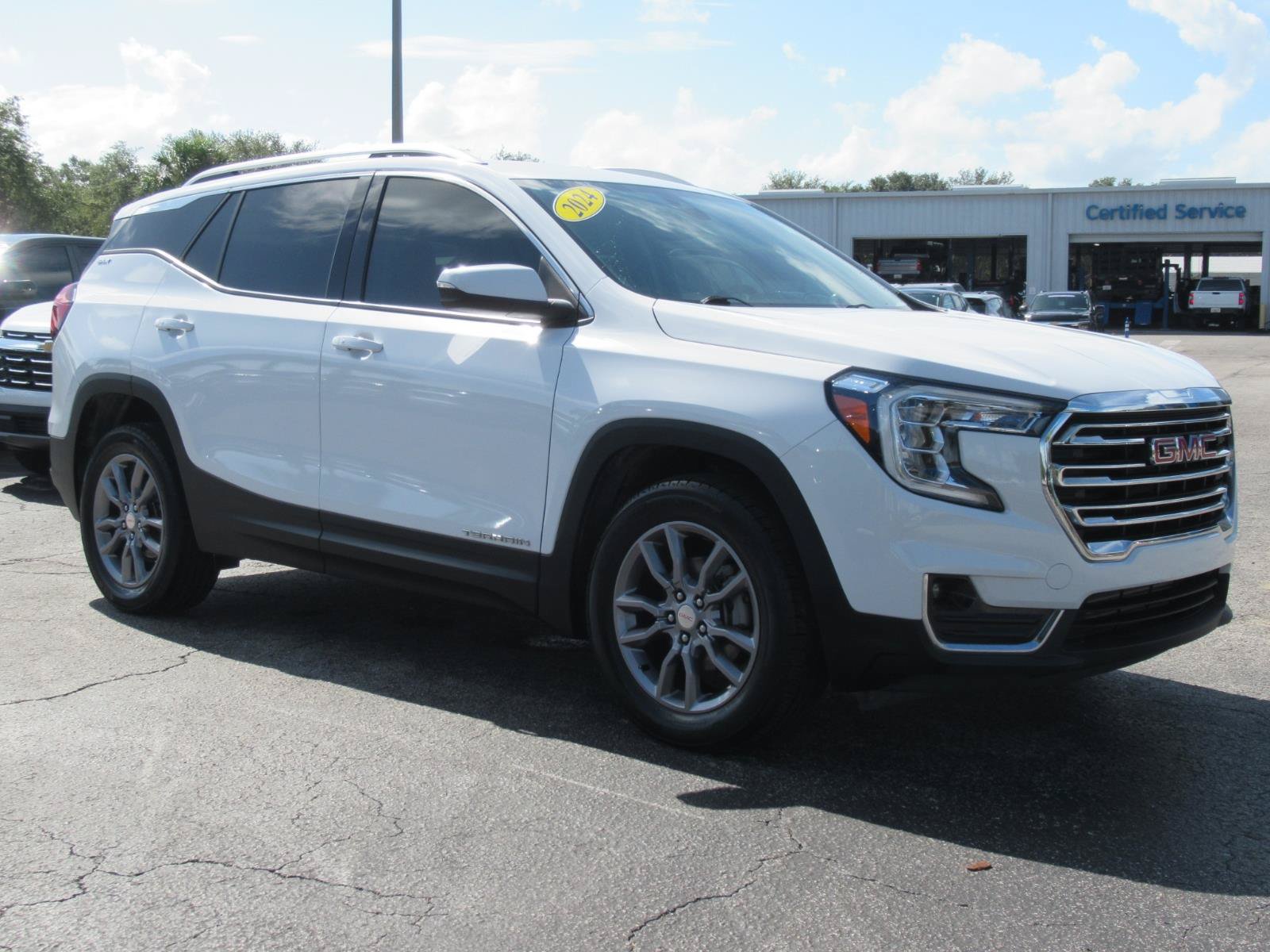 Used 2024 GMC Terrain SLT AWD/4WD image 4