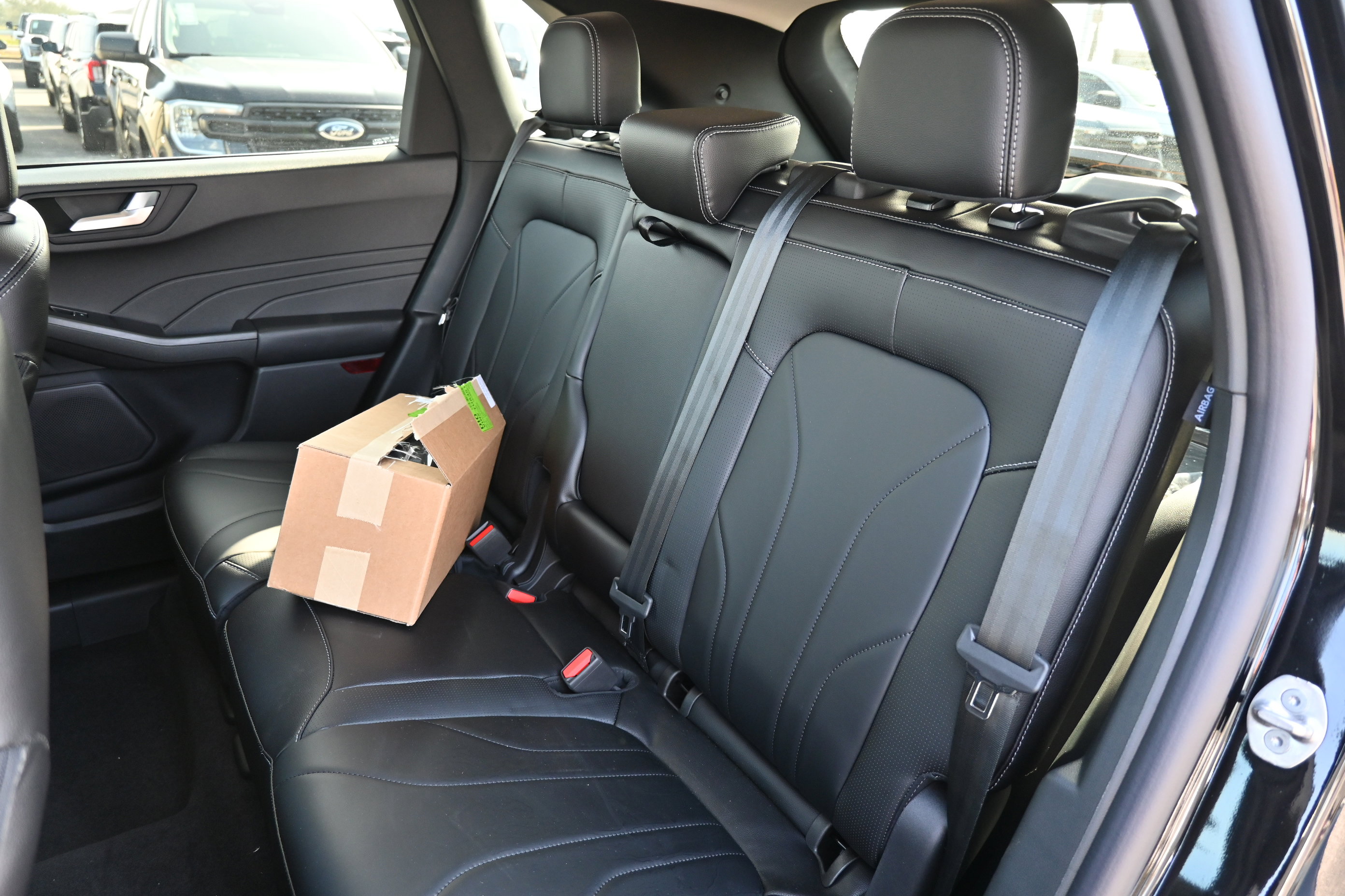 New 2026 Ford Escape SE w/ PHEV Premium Package FWD image 34