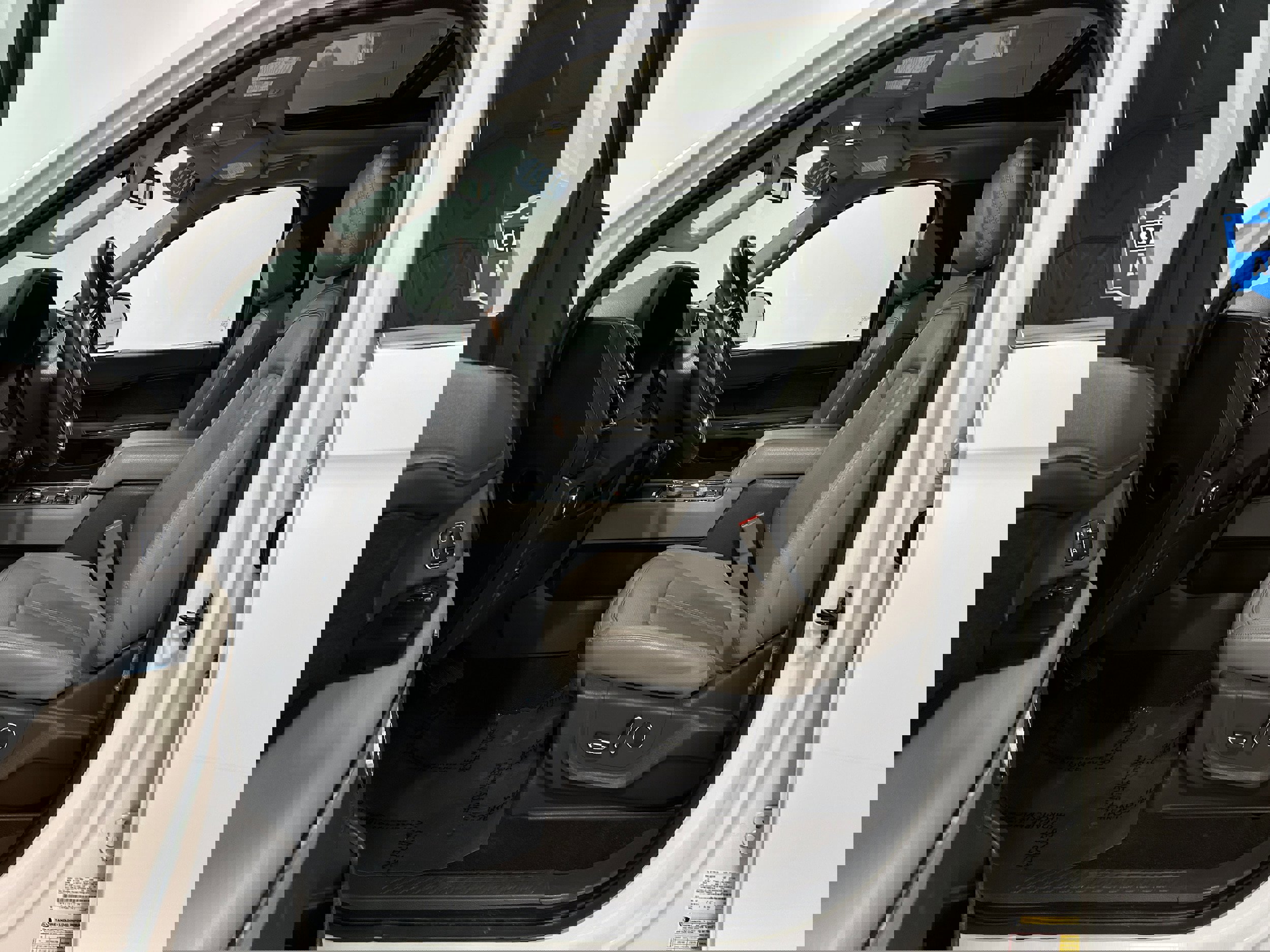 Used 2021 Ford Expedition Limited image 4