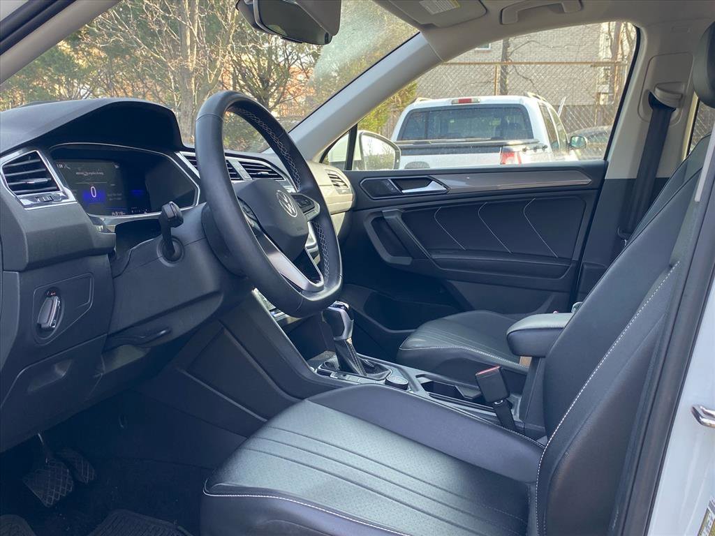 Certified 2022 Volkswagen Tiguan SE w/ Panoramic Sunroof Package image 10