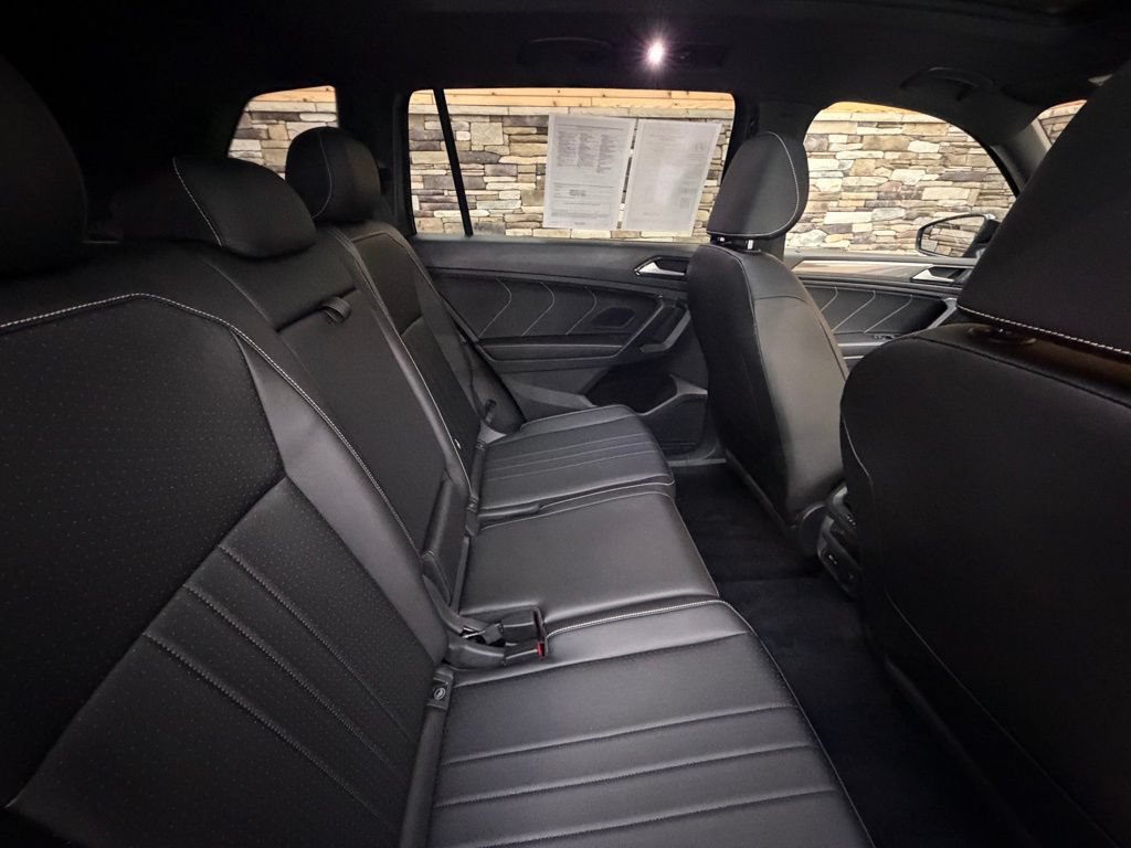 Used 2022 Volkswagen Tiguan SE R-Line AWD/4WD image 32