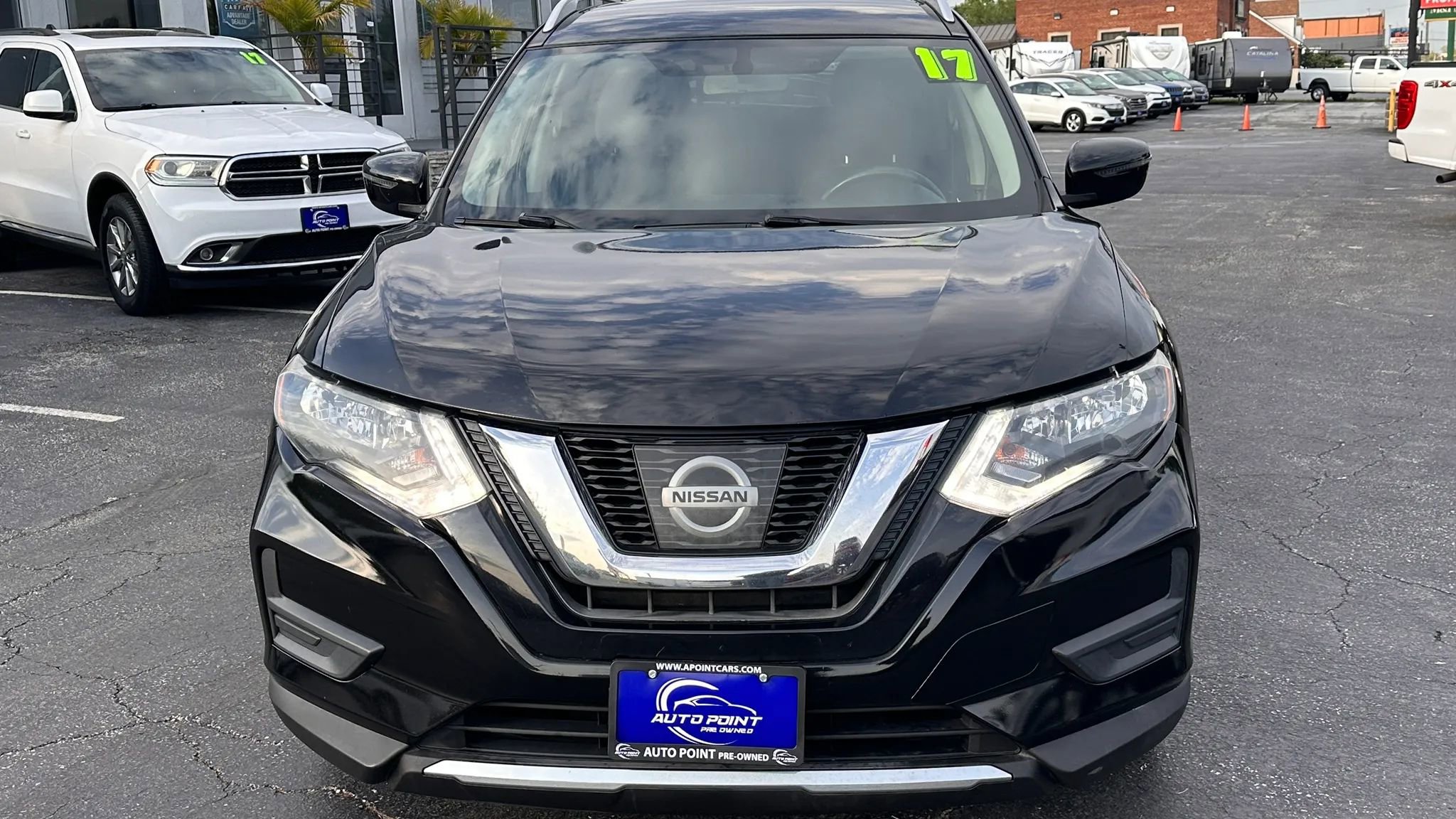 Used 2017 Nissan Rogue SV AWD/4WD image 2