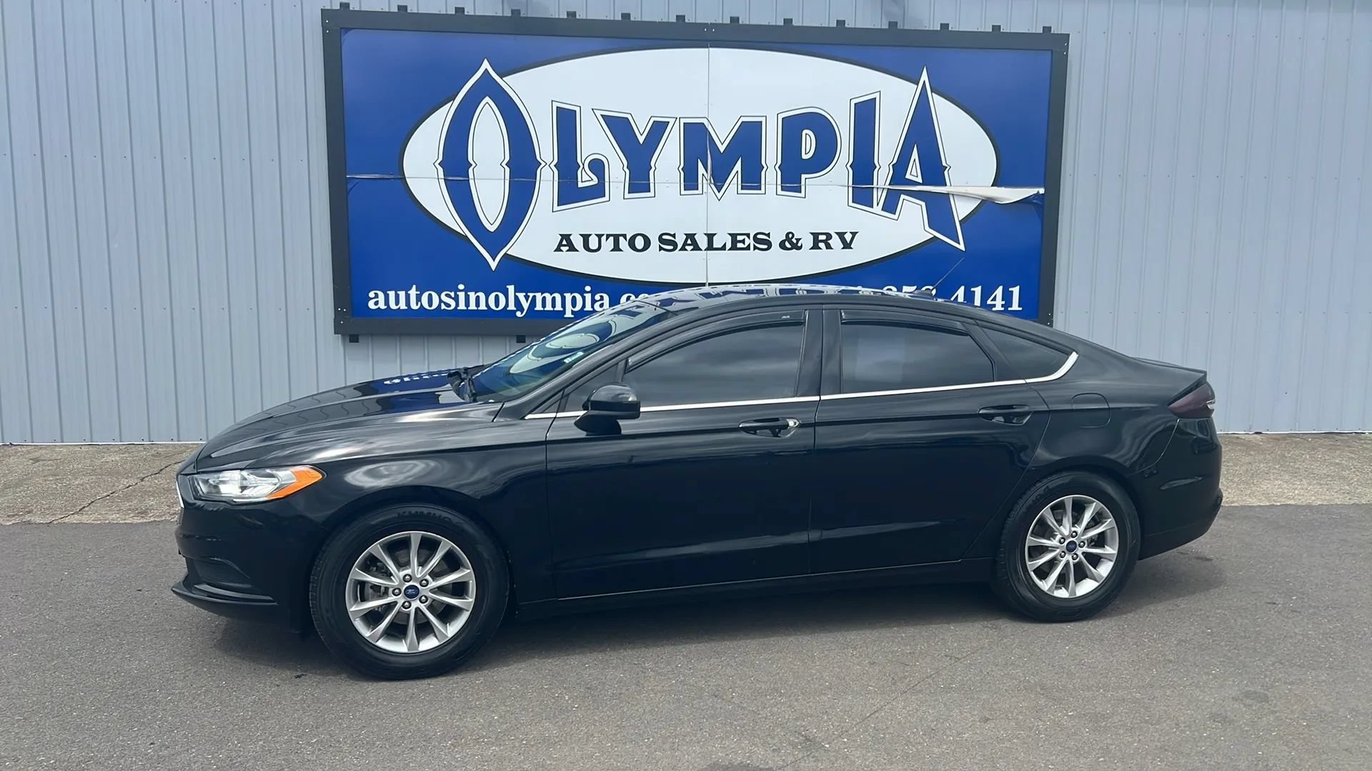 Used 2017 Ford Fusion SE FWD image 1
