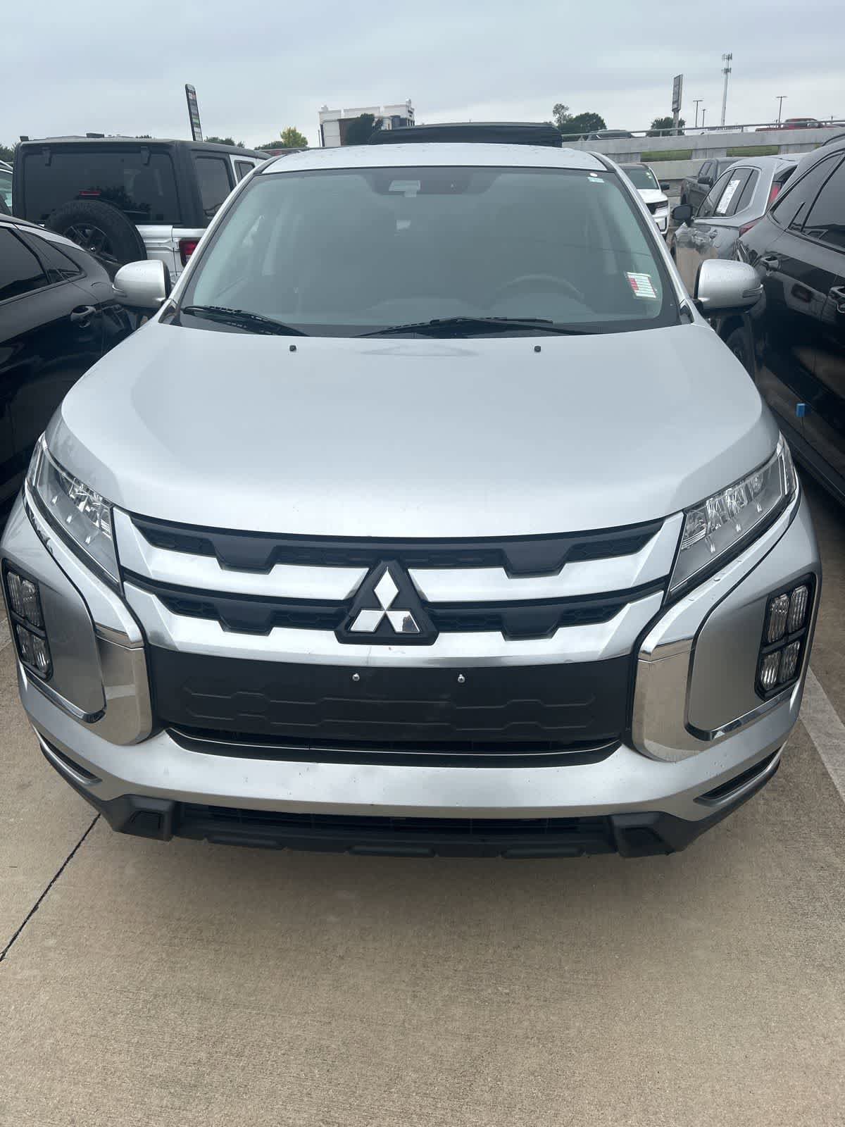 Used 2022 Mitsubishi Outlander Sport SE FWD image 3
