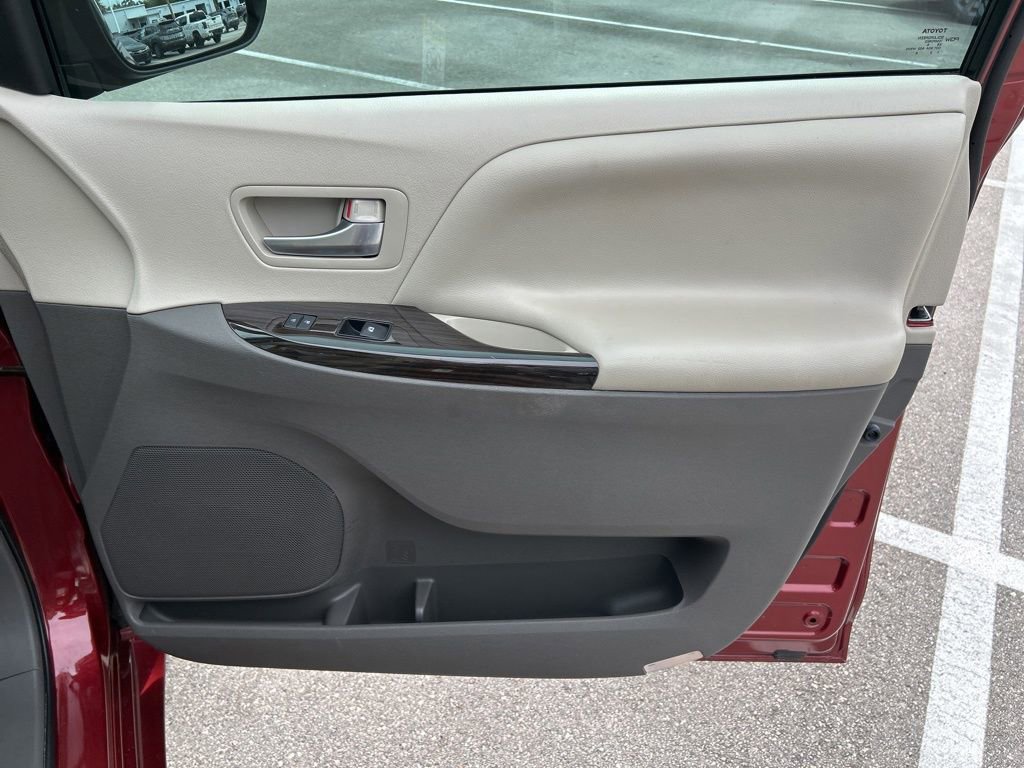 Used 2017 Toyota Sienna XLE w/ XLE Navigation Package image 46