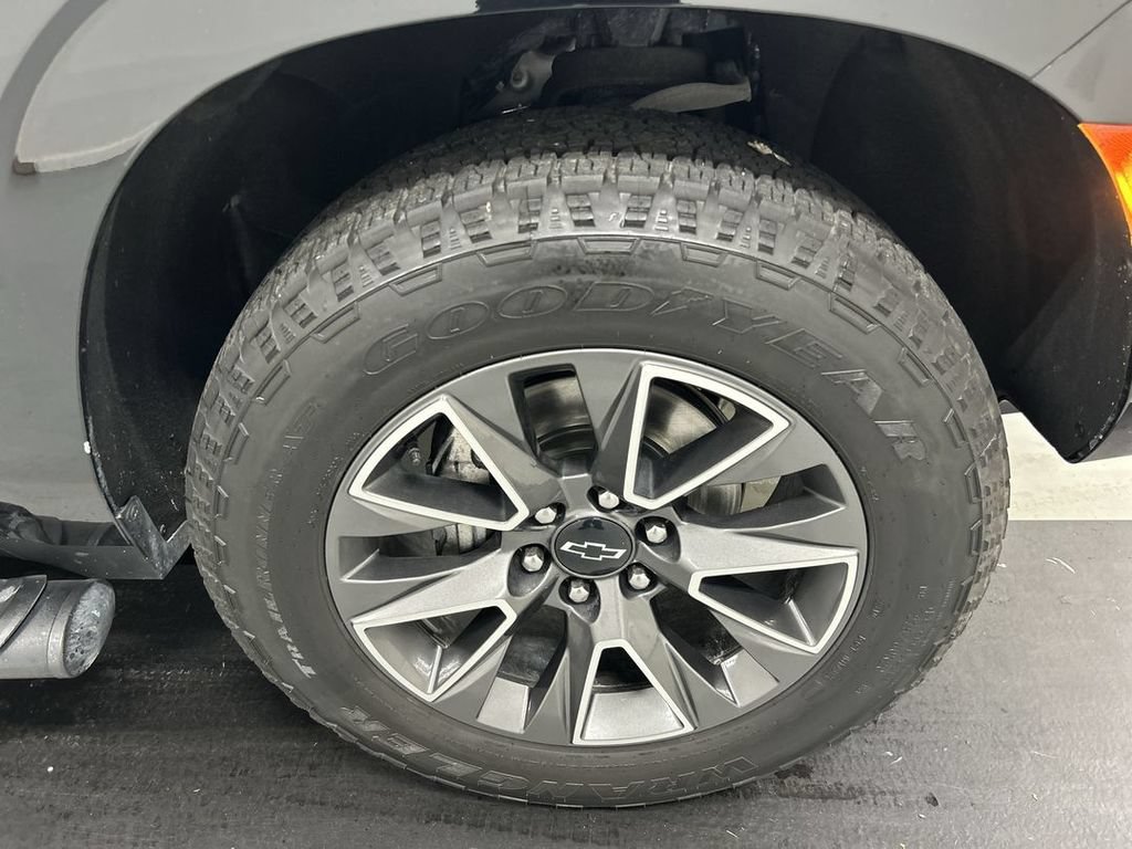 Certified 2023 Chevrolet Tahoe Z71 w/ Luxury Package AWD/4WD image 8