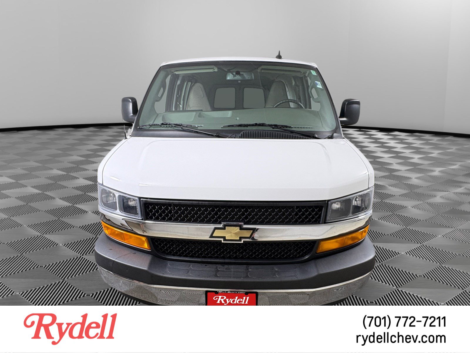 Used 2019 Chevrolet Express 3500 Extended w/ Driver Convenience Package RWD image 8